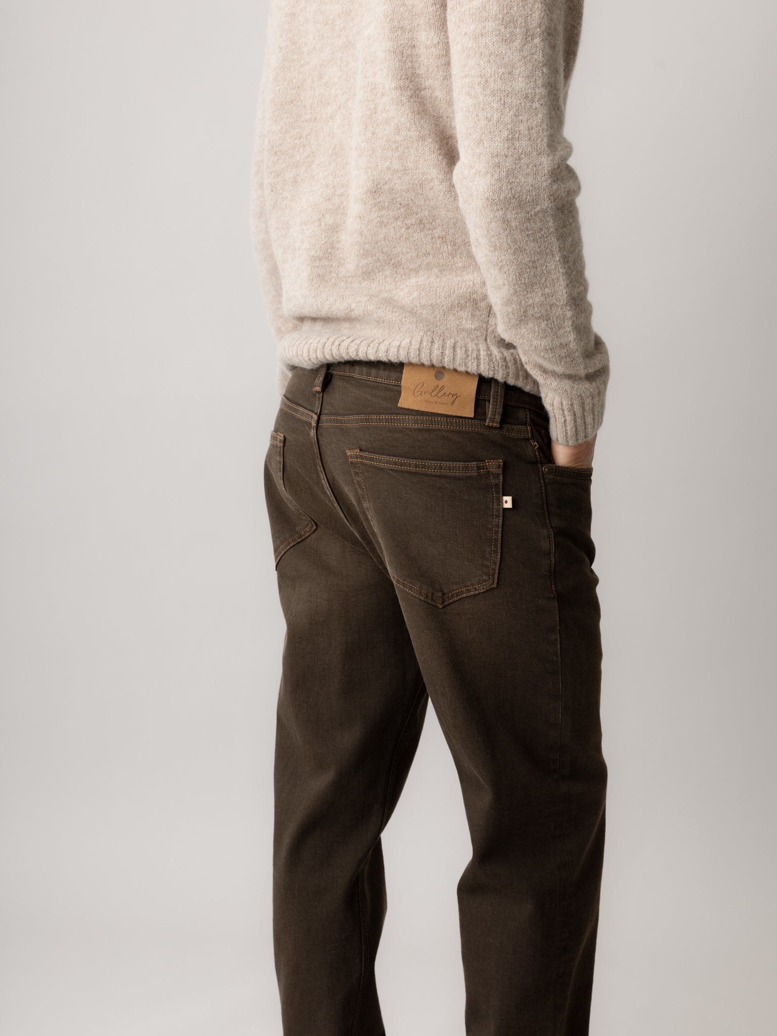Modelshot / Chocolate Brown / Detail